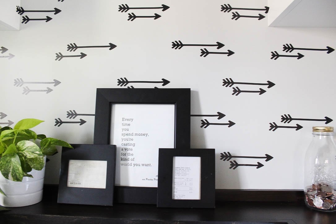 Layered frames with black arrow wallpaper