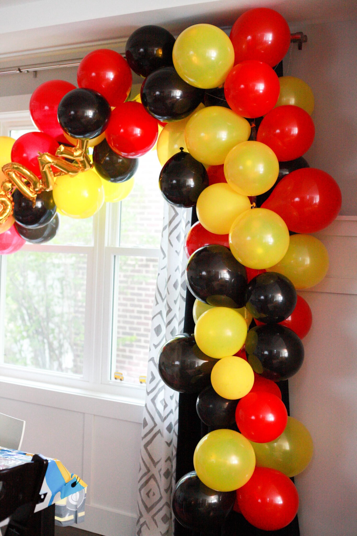 diy red black and yellow balloon arch for mickey mouse birthday