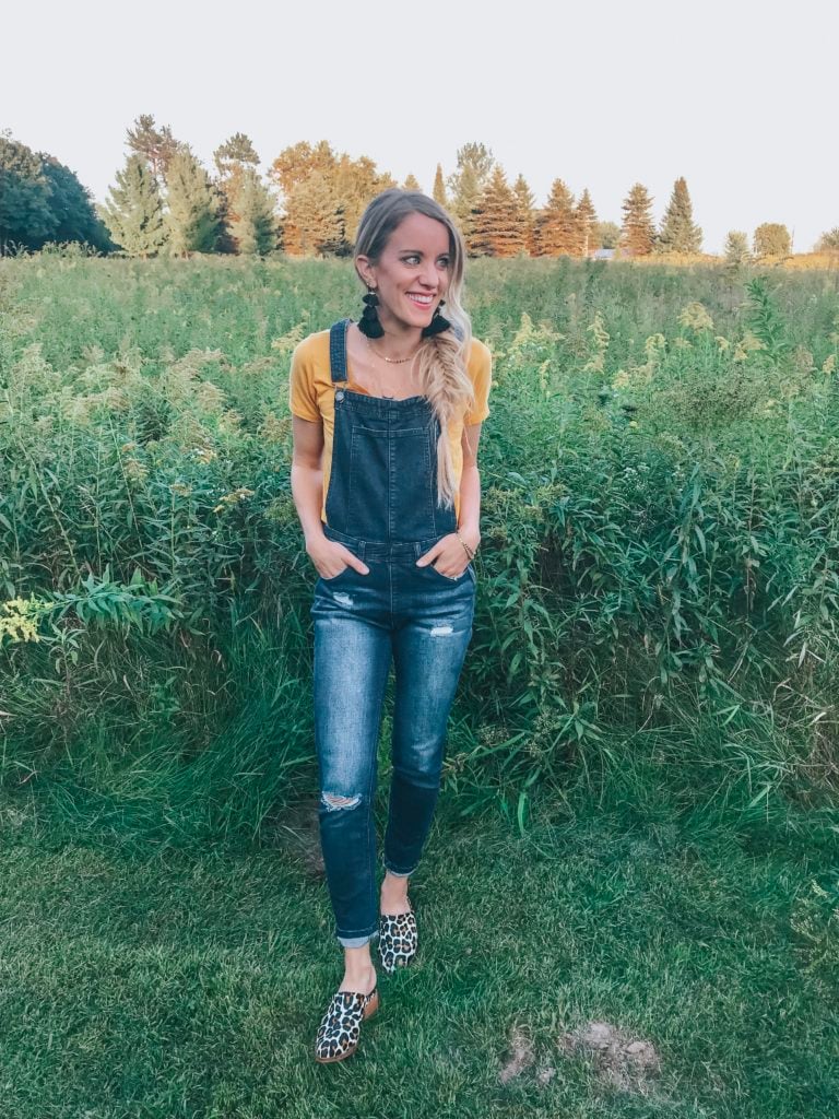 how to wear overalls