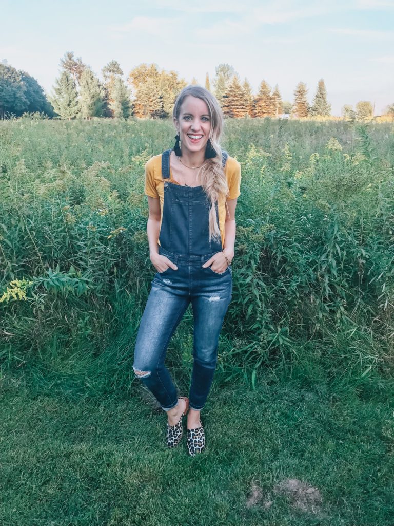 how to wear overalls