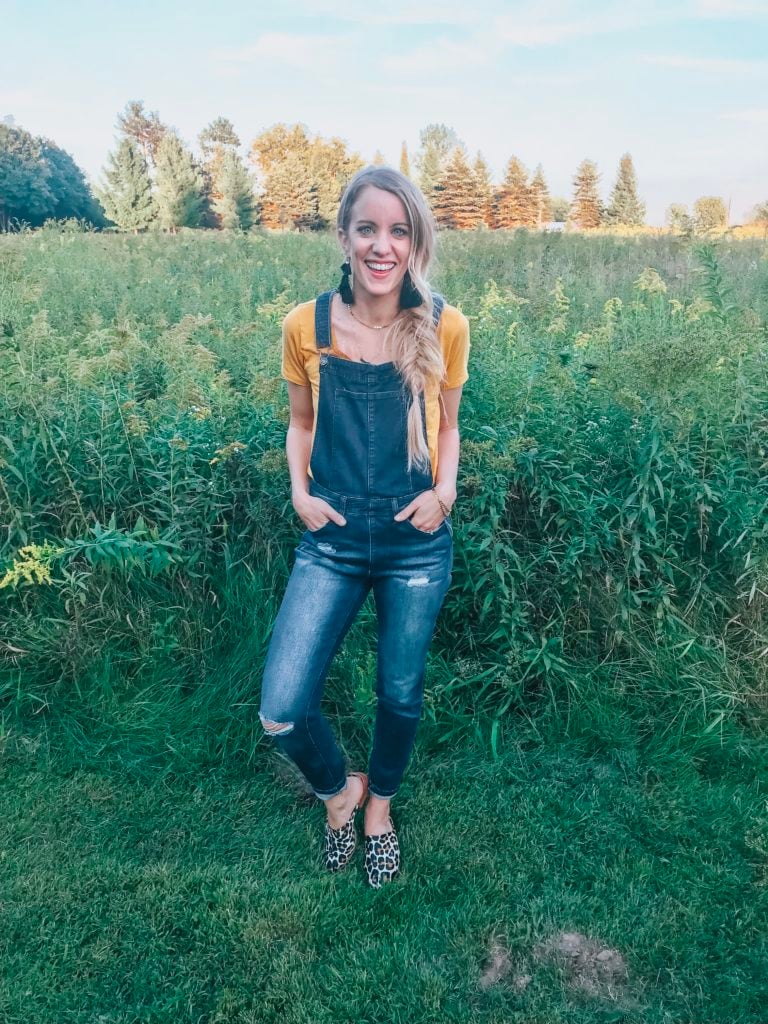 how to wear overalls