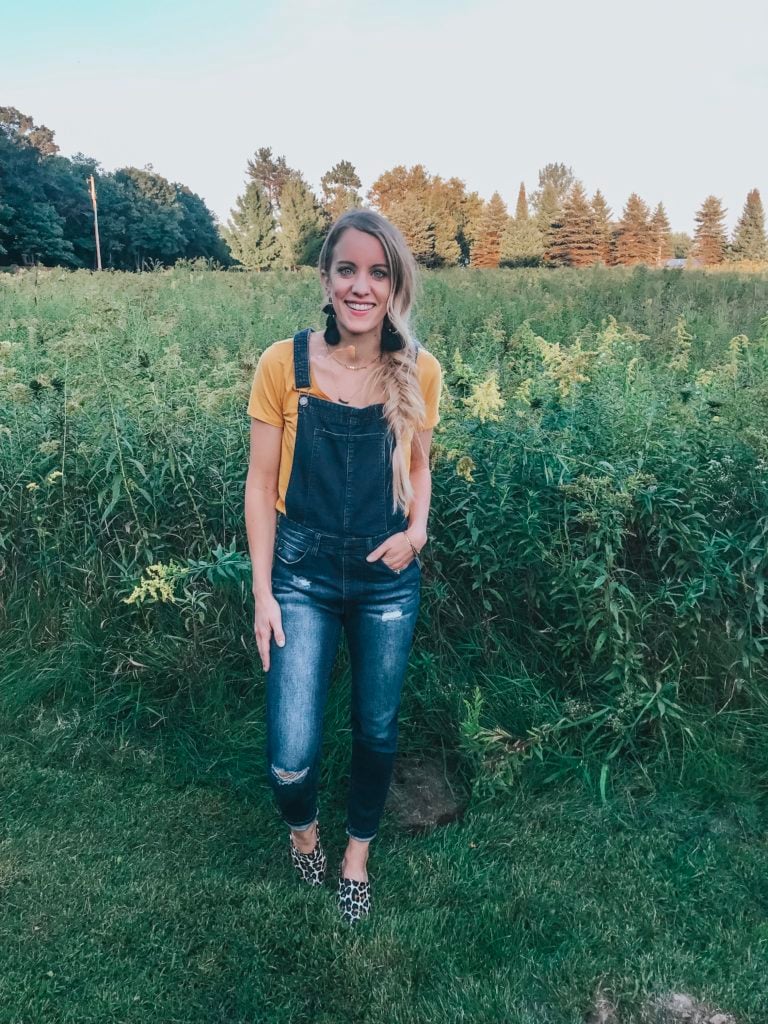 how to wear overalls - yellow top and leopard shoes