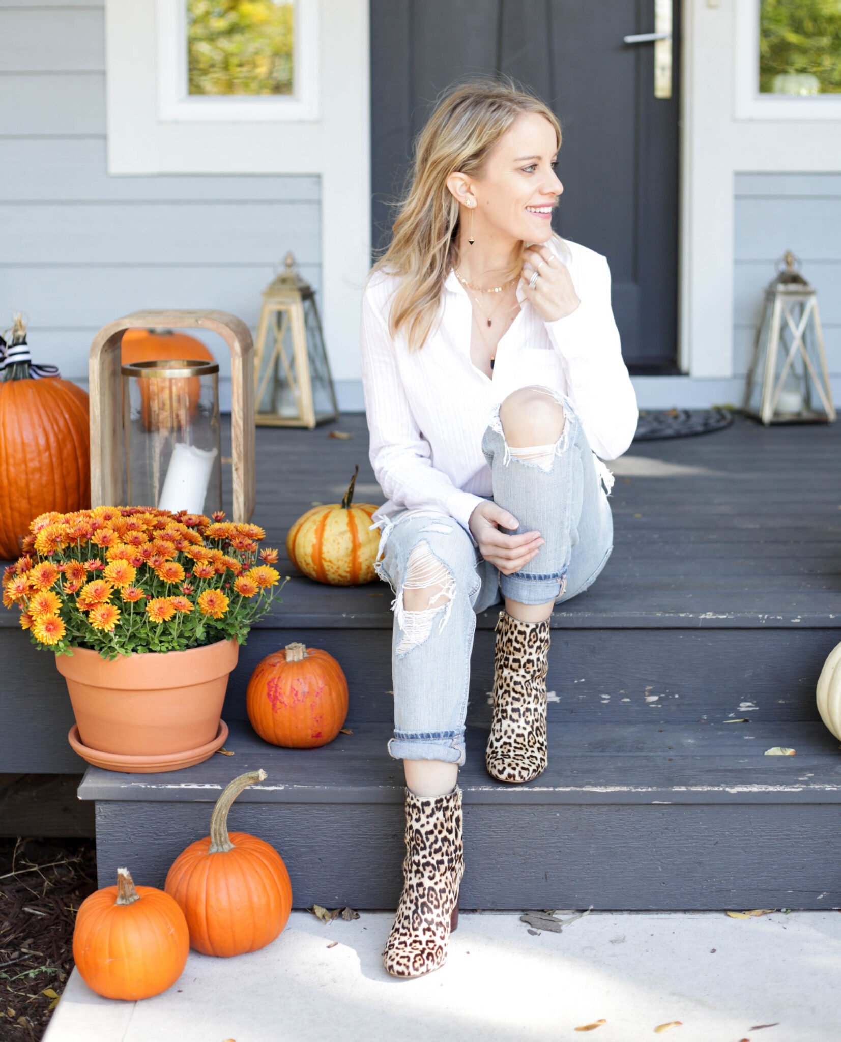 Woman wearing button down with jeans and leopard skin boots