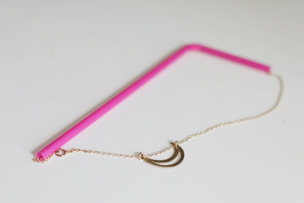 The easiest way to keep your necklaces in tact and untangled when traveling! #travelhack
