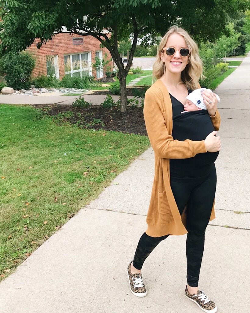 Lalabu soothe shirt - one of the easiest ways to wear your baby during those first few months! Click through for 16 more must have products for baby's first month! 