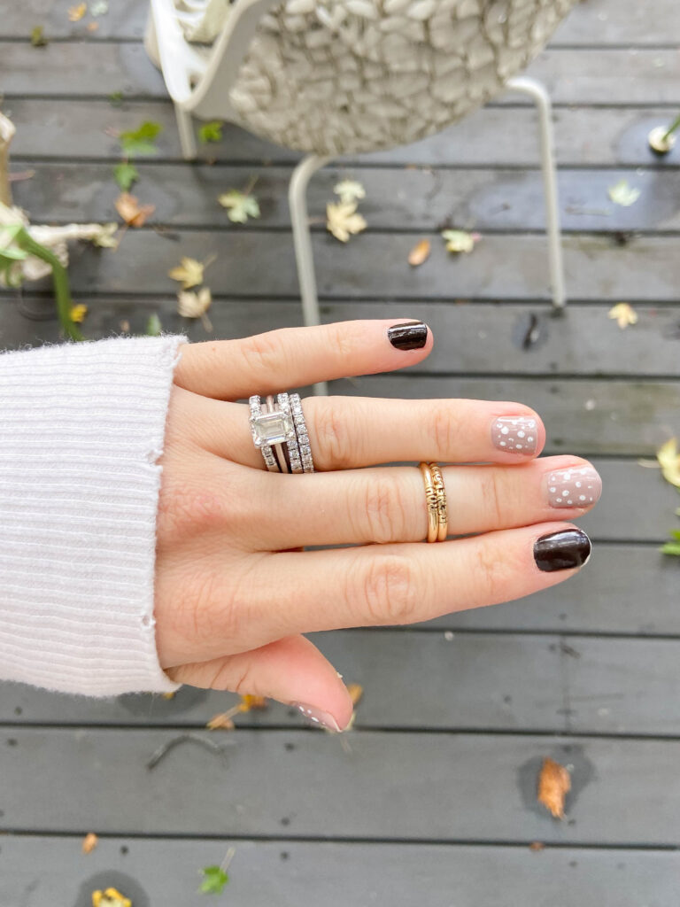 Fall nails with rings on fingers