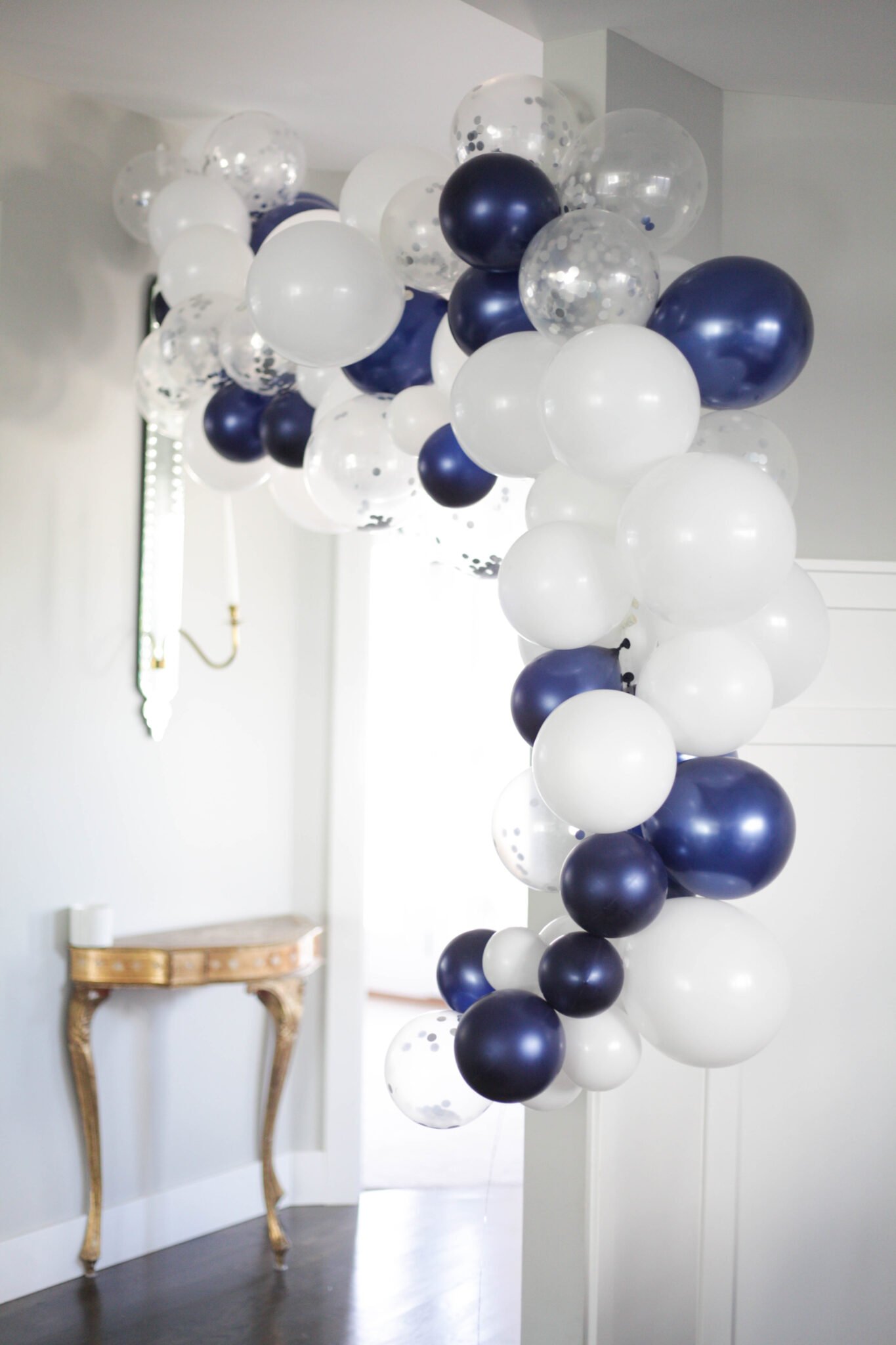 balloon arch made with fishing line Easy to do!!