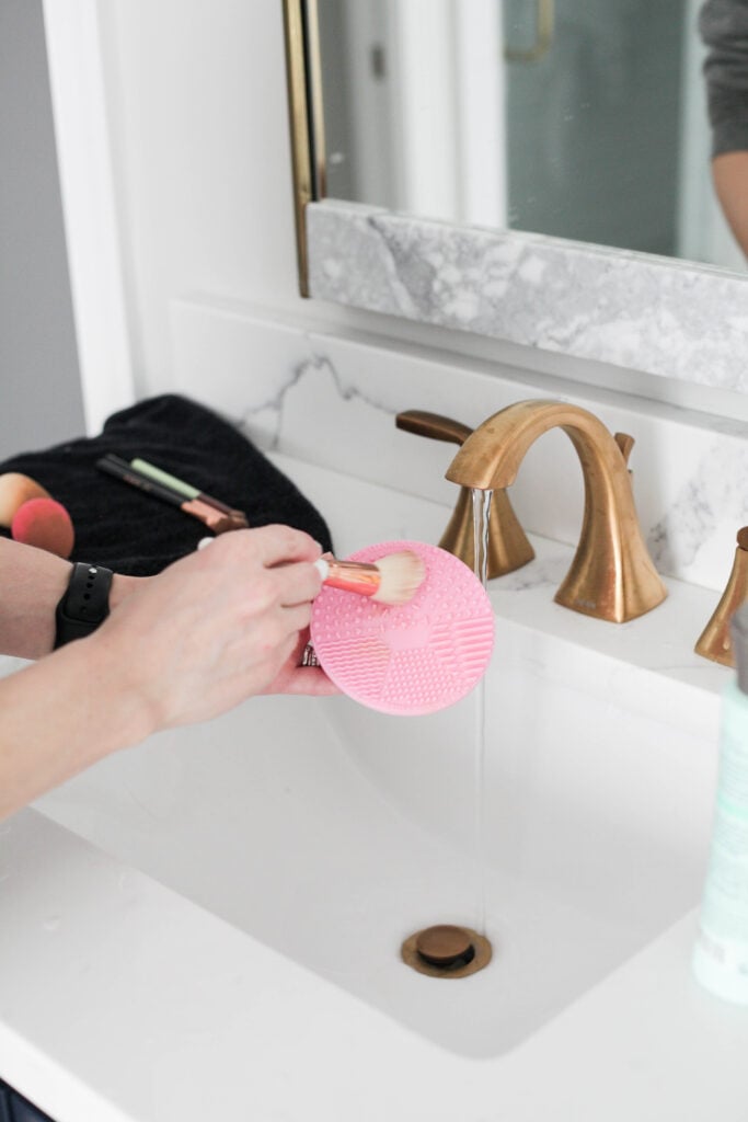 Massage tip of brush onto mat/hand