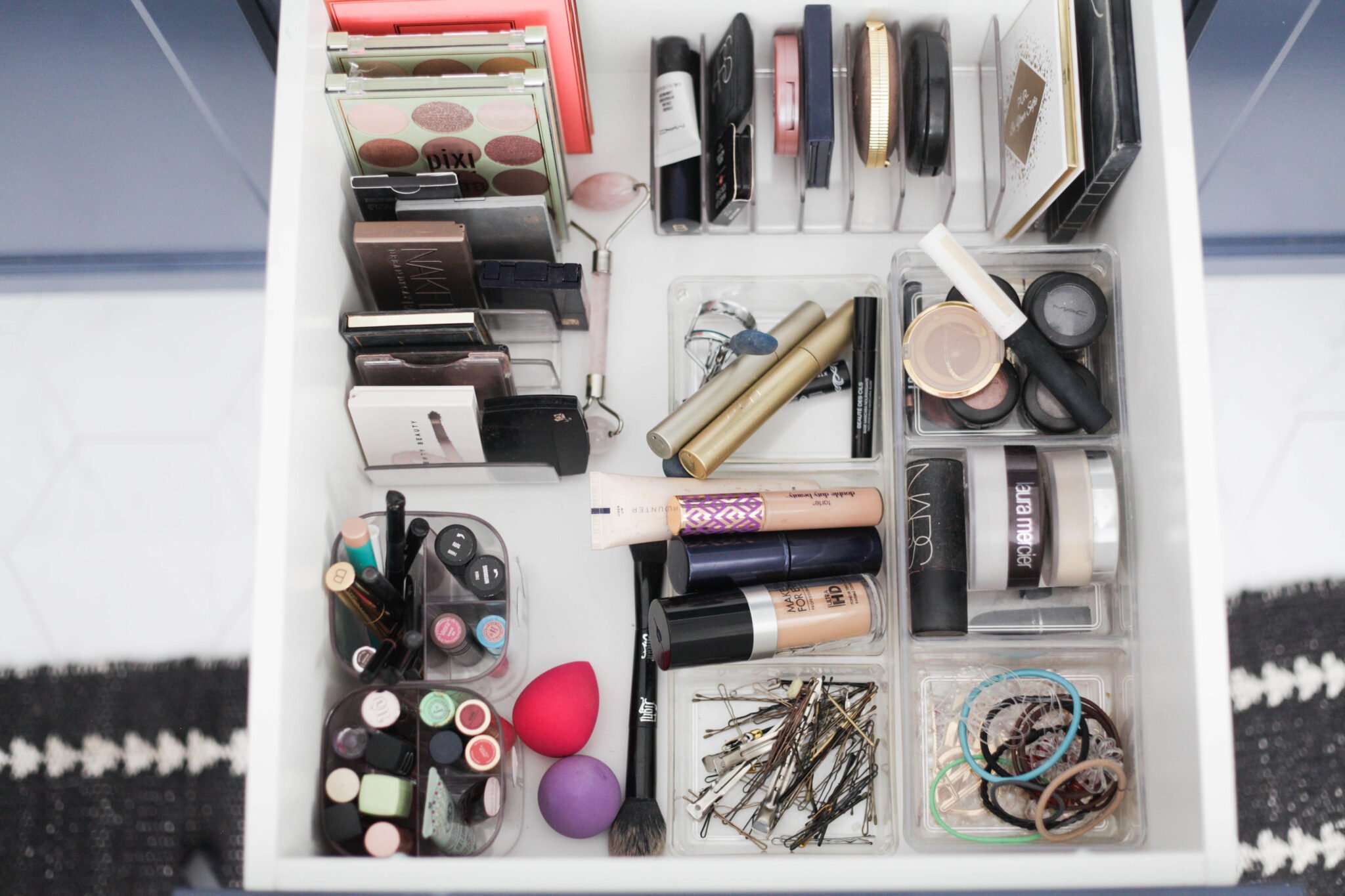 How To Organize Makeup In Drawers - Small Stuff Counts