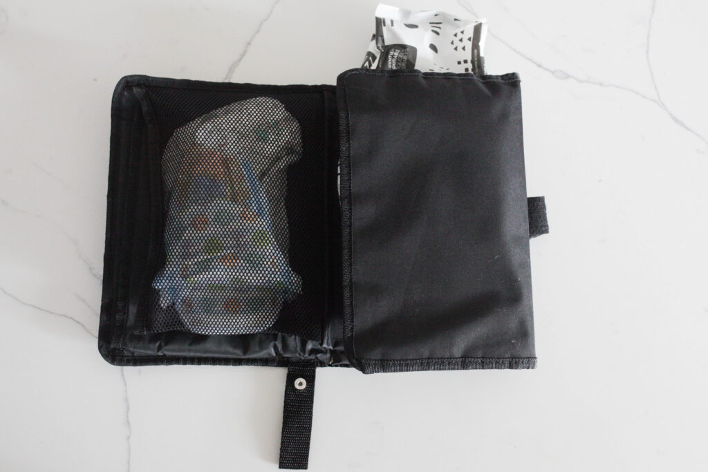Portable changing pad pack for din bleie bag som holder bleier og kluter 