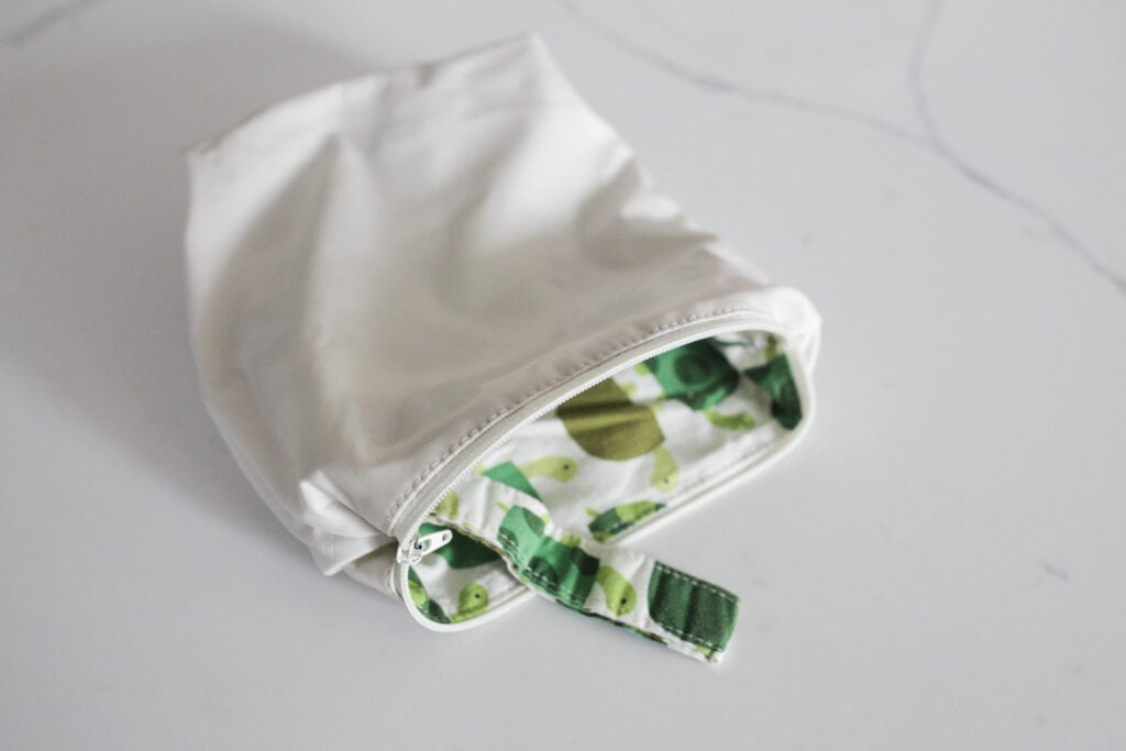 Você precisa de um saco impermeável para roupas sujas em seu saco de fraldas