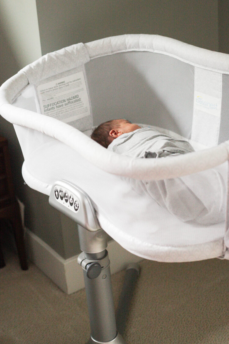 HALO BassiNest Swivel Sleeper Review (Pros, Cons & Is It Worth It