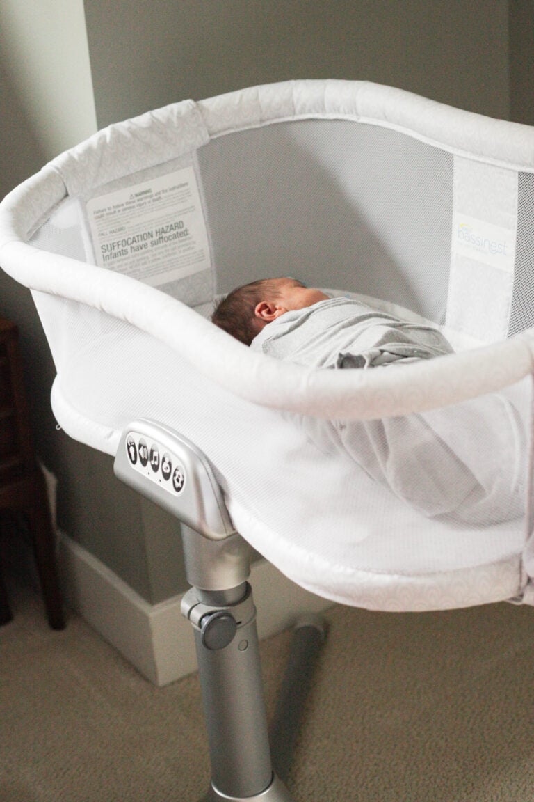 HALO BassiNest Swivel Sleeper Review (Pros, Cons & Is It Worth It