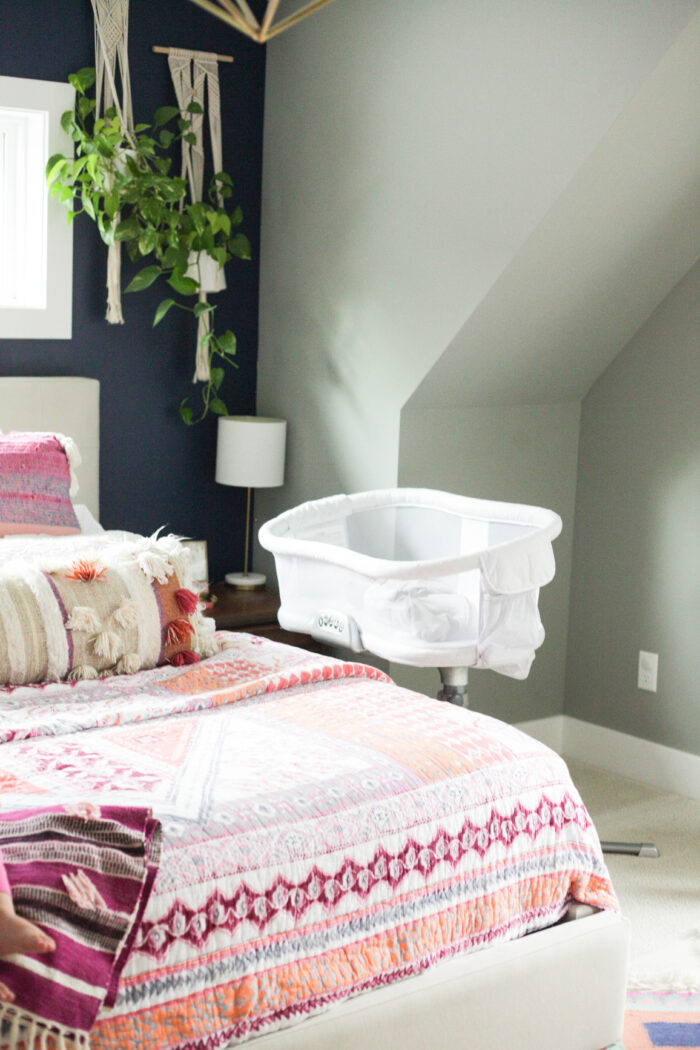 HALO BassiNest Swivel Sleeper Review (Pros, Cons & Is It Worth It