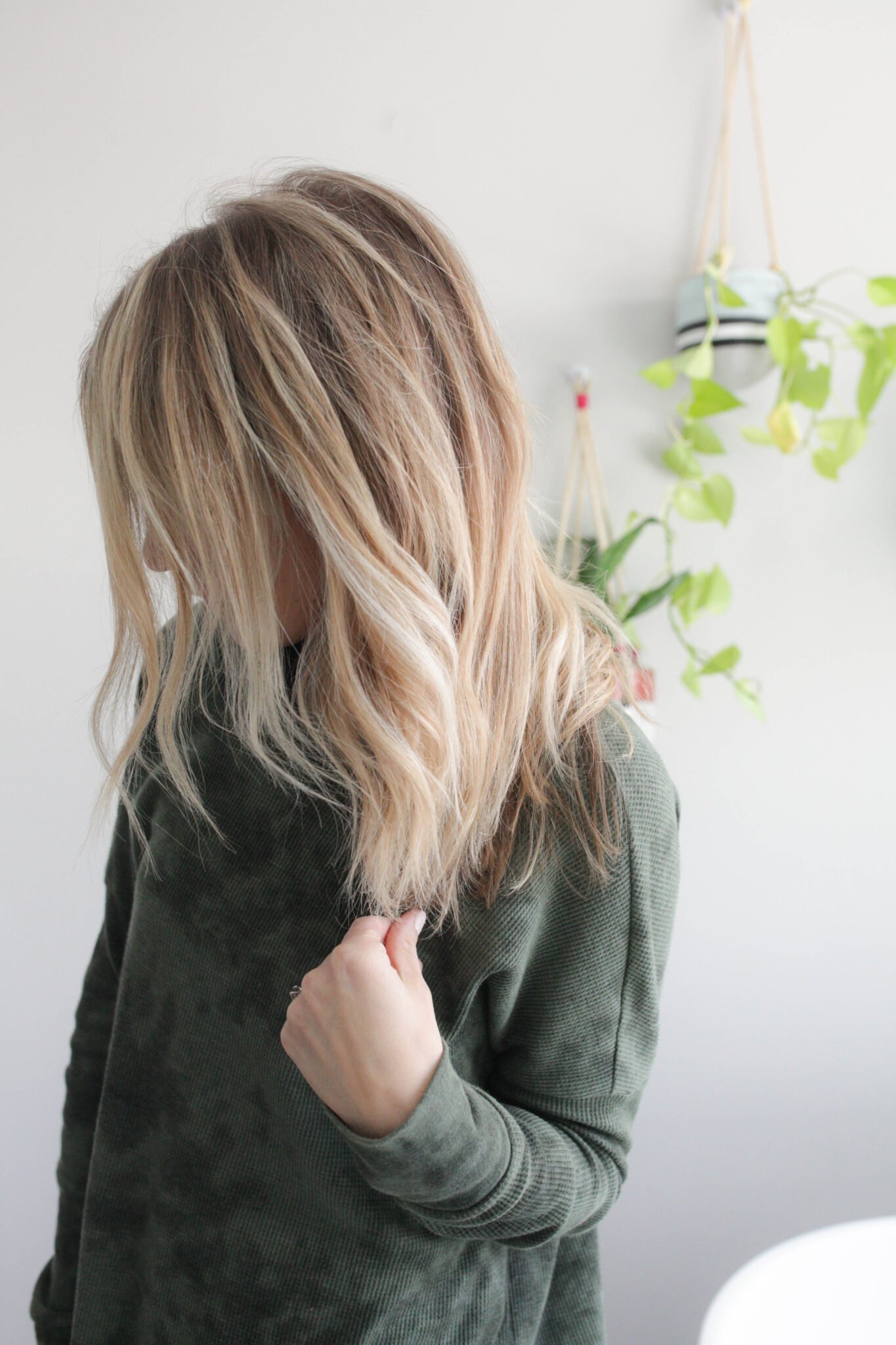 How to Use Dry Shampoo (9 Expert Tips) Paisley & Sparrow