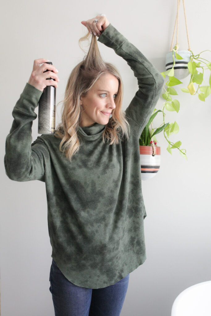 woman using dry shampoo