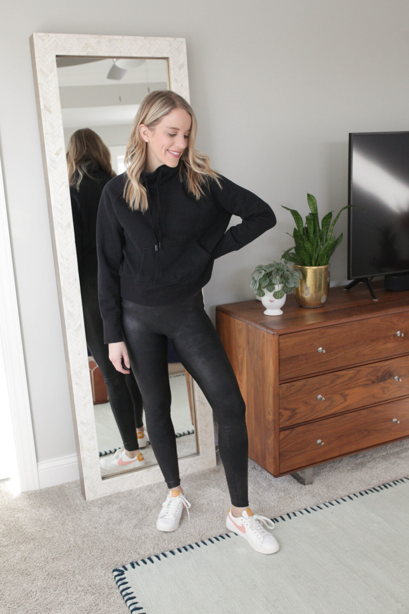 10 Ways To Style The Faux Leather Leggings From The #NSALE - Mia