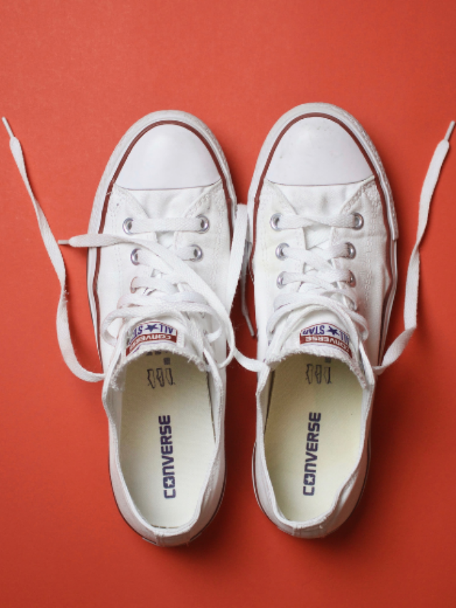 Hassy Nos vemos brumoso How to Clean White Converse Shoes (3 Easy Ways) - Paisley & Sparrow