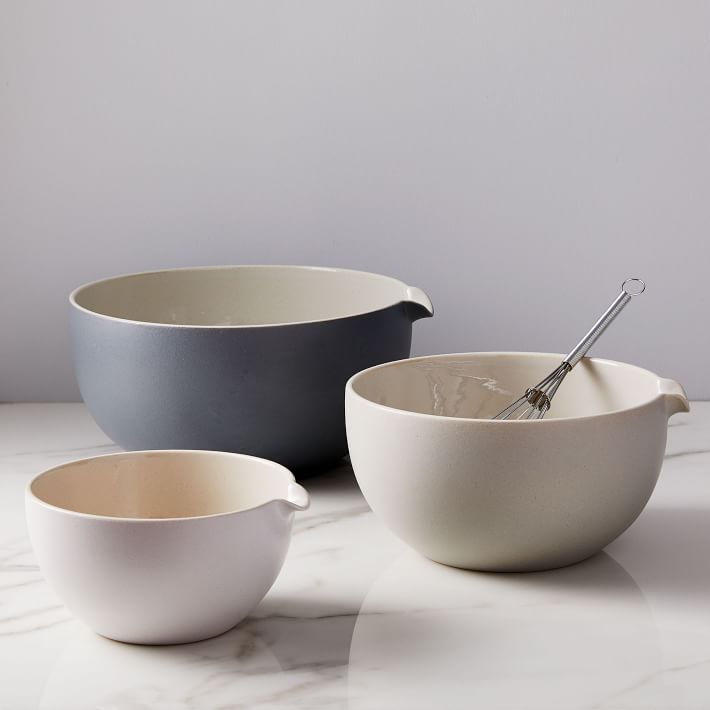 Set of nesting mixing bowls with spouts