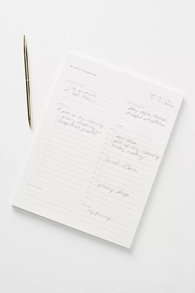 Pen and notepad with daily overview