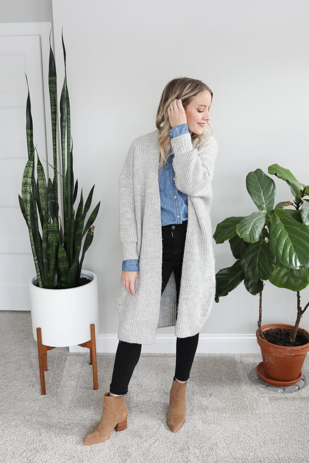 9 Chic Chambray Shirt Outfit Ideas 