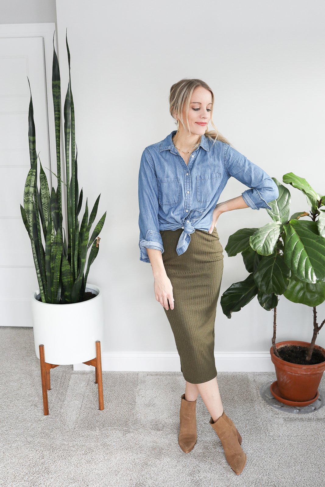 How To Wear Chambray Shirts For Ladies 2023 | vlr.eng.br