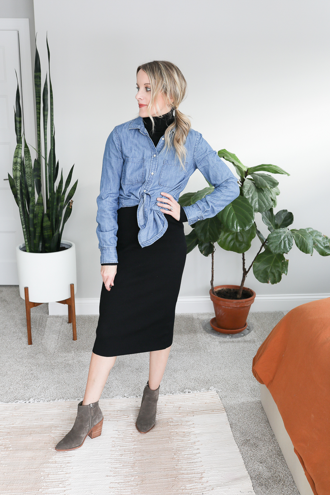 How to Wear a Denim Shirt (21 Outfit Ideas)