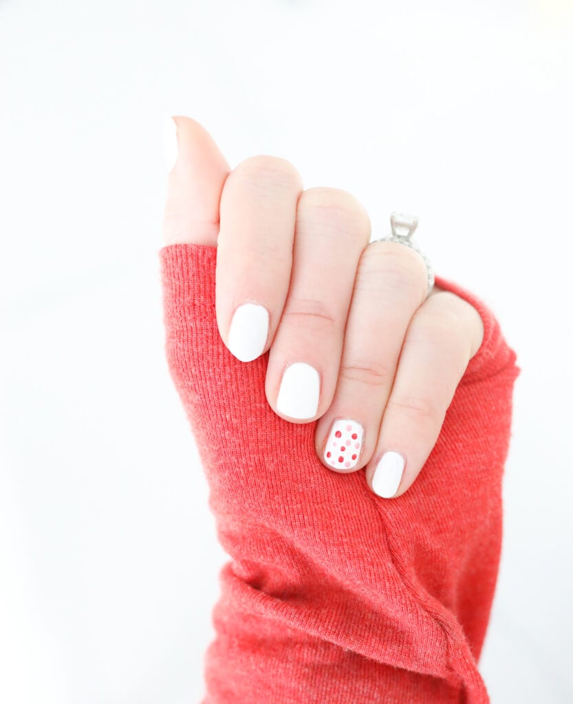 polka dot valentines nails