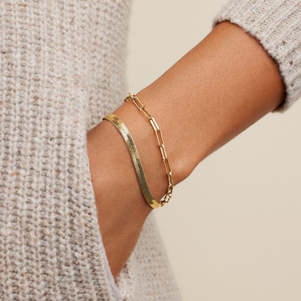 Women wearing Gorjana Go To Bracelet Set with sweater