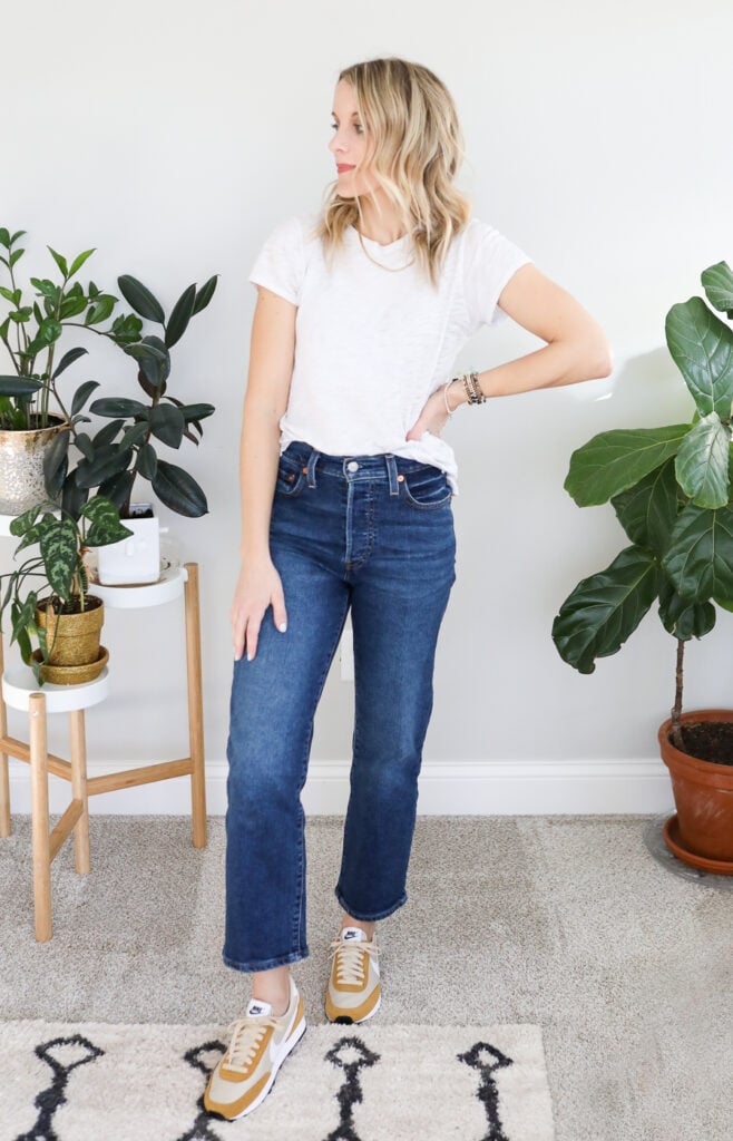 PERFECT JEANS AND RED T-SHIRT: PATINESS