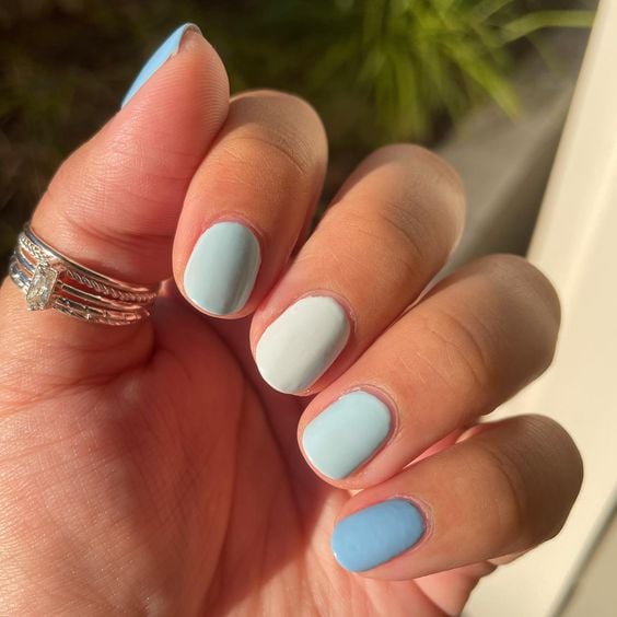 blue ombre nails