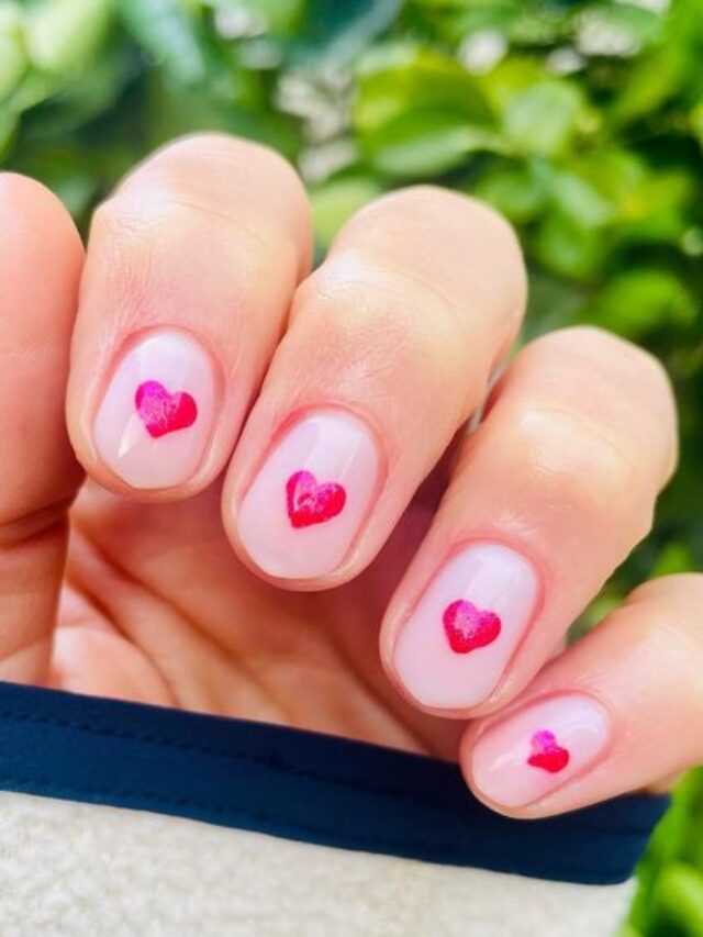 cropped-nude-nails-with-heart.jpeg