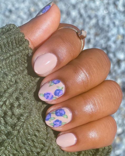 vintage floral nails