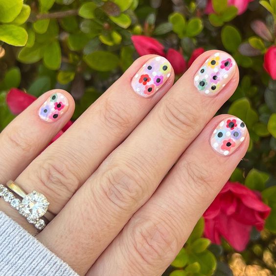 40 Flowers Nails Designs For Spring and Summer