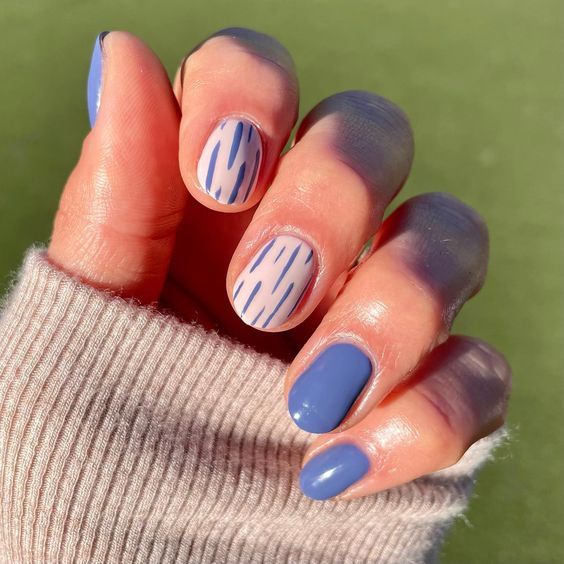 Blue lines manicure