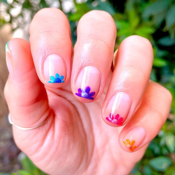 Bright flower tip nails