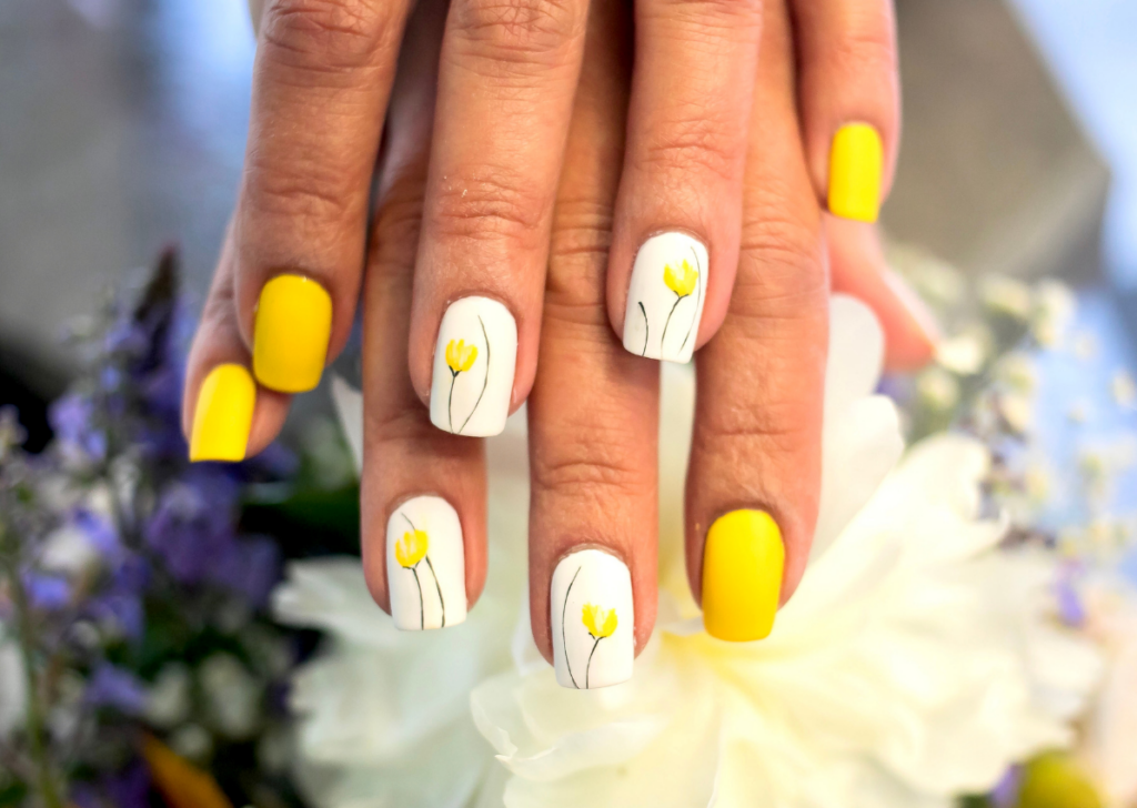 45 Easy Flower Nail Art Designs for Beginners | Uñas decoradas con flores,  Uñas con flores, Diseños de uñas