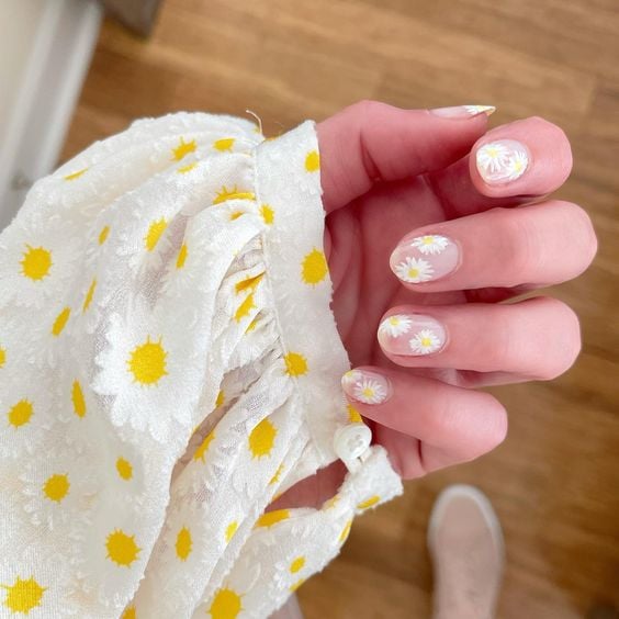 daisy nails