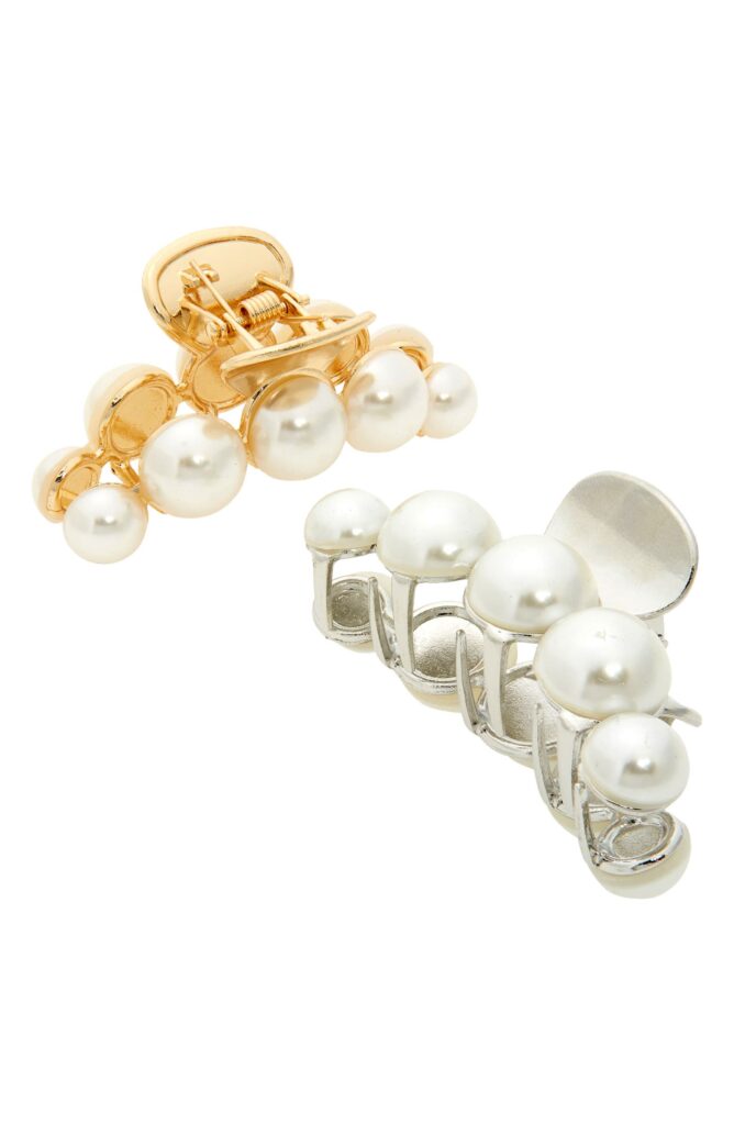 Claw clip with large pearl accent