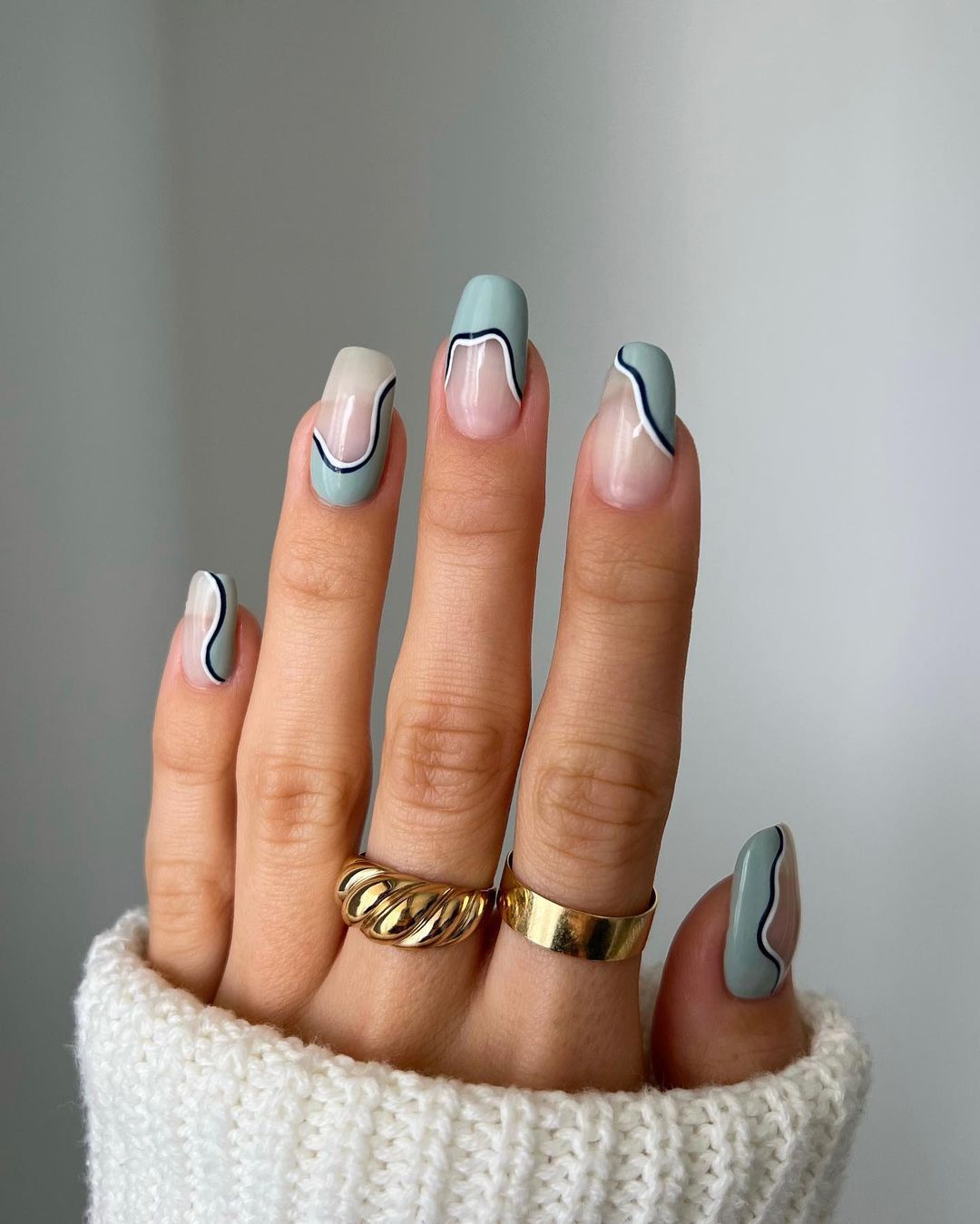 Nailside: Black & blue stripes