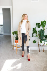 What to Wear With Grey Jeans: 23 Outfit Ideas - Paisley & Sparrow