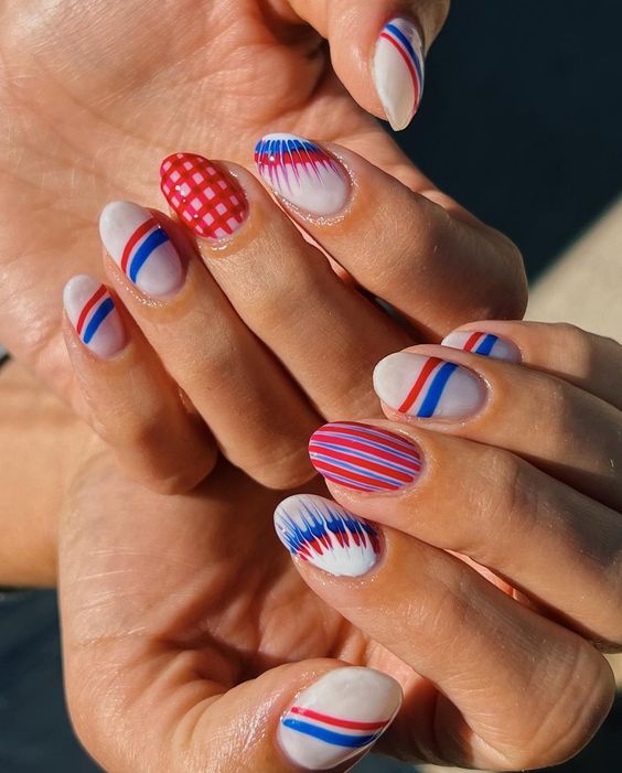 Red & Blue Stripes fingernails