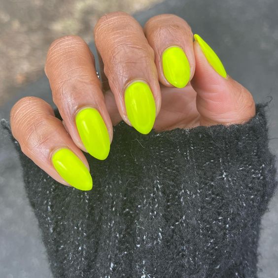 neon green nails