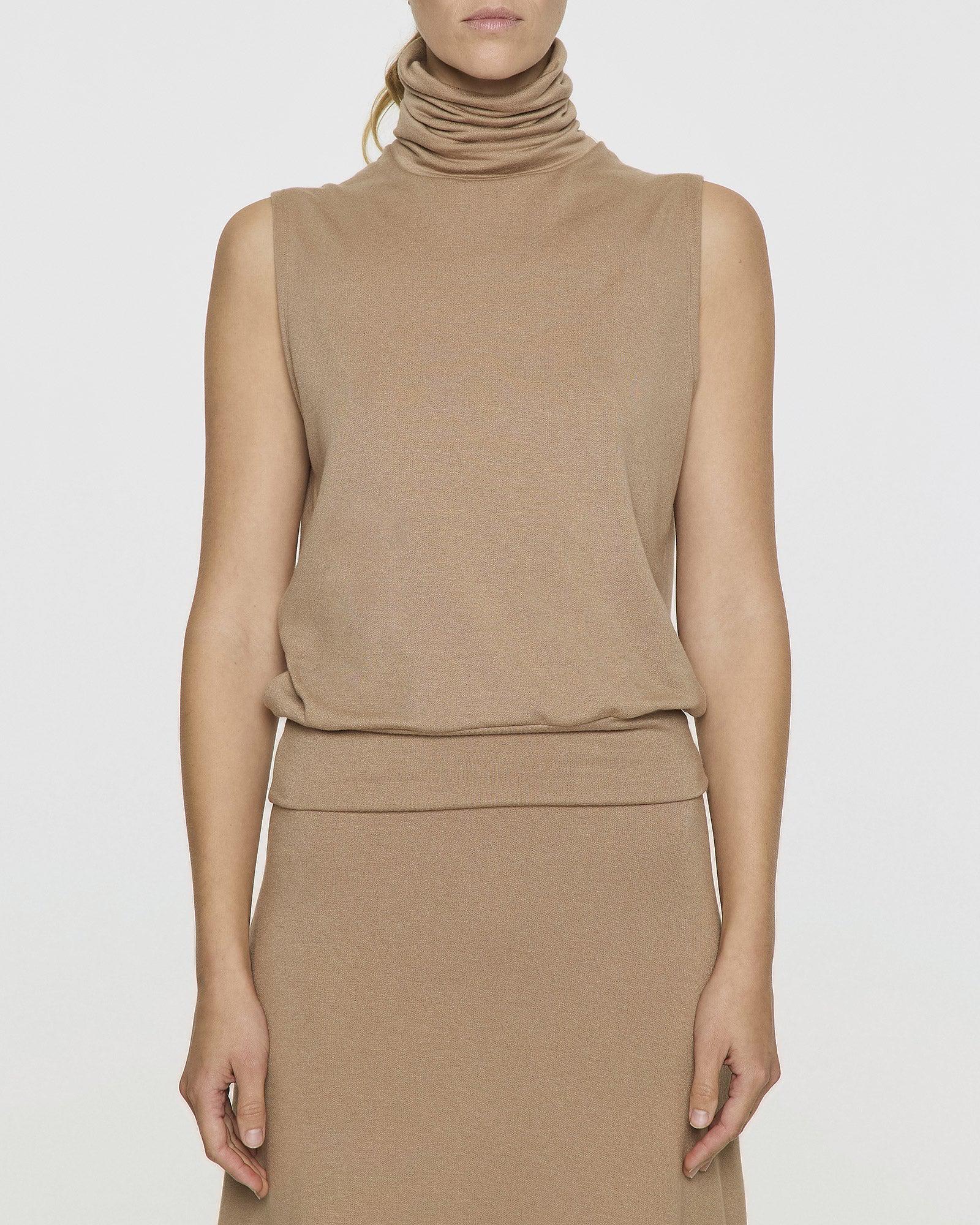 The Sleeveless Turtleneck Bleusalt
