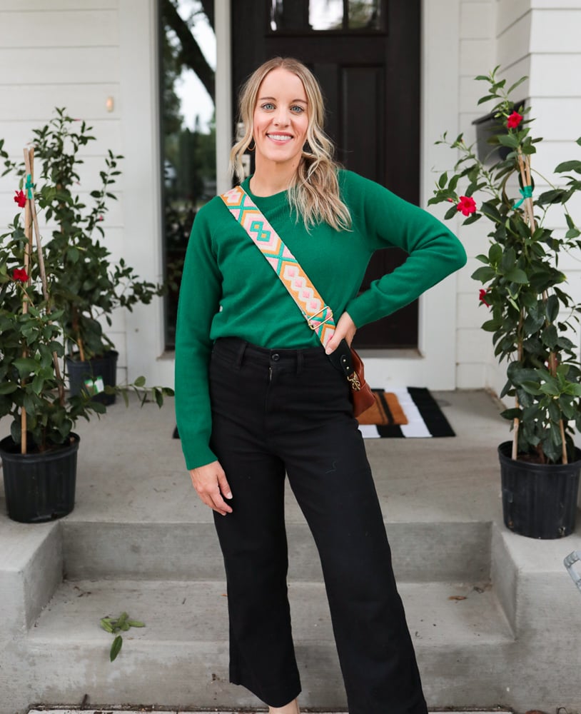 Woman wearing quince jeans and quince cashmere sweater