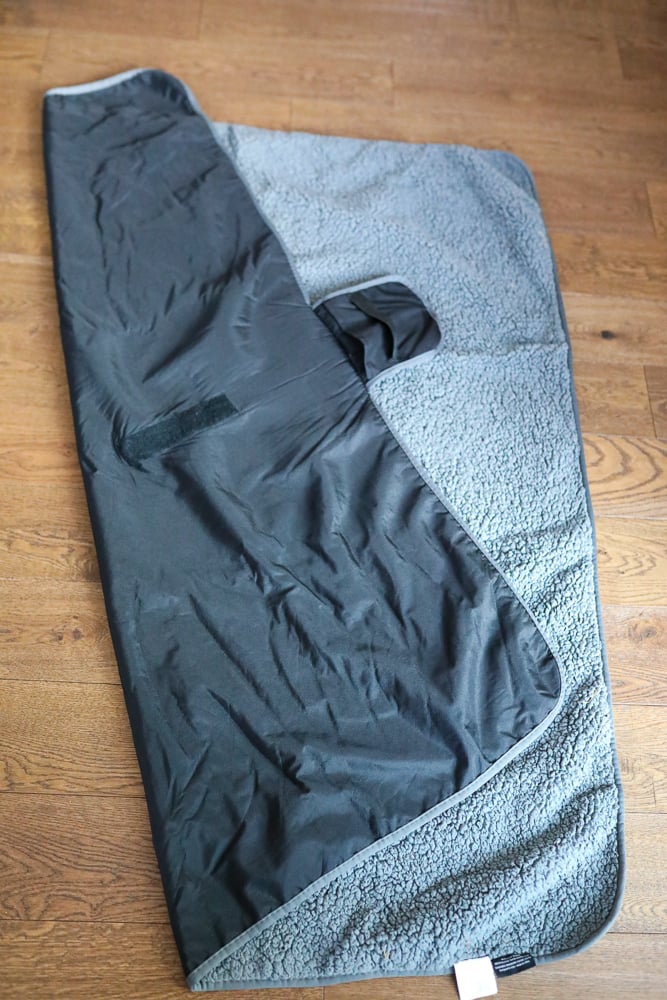 Foldable fleece sports blanket