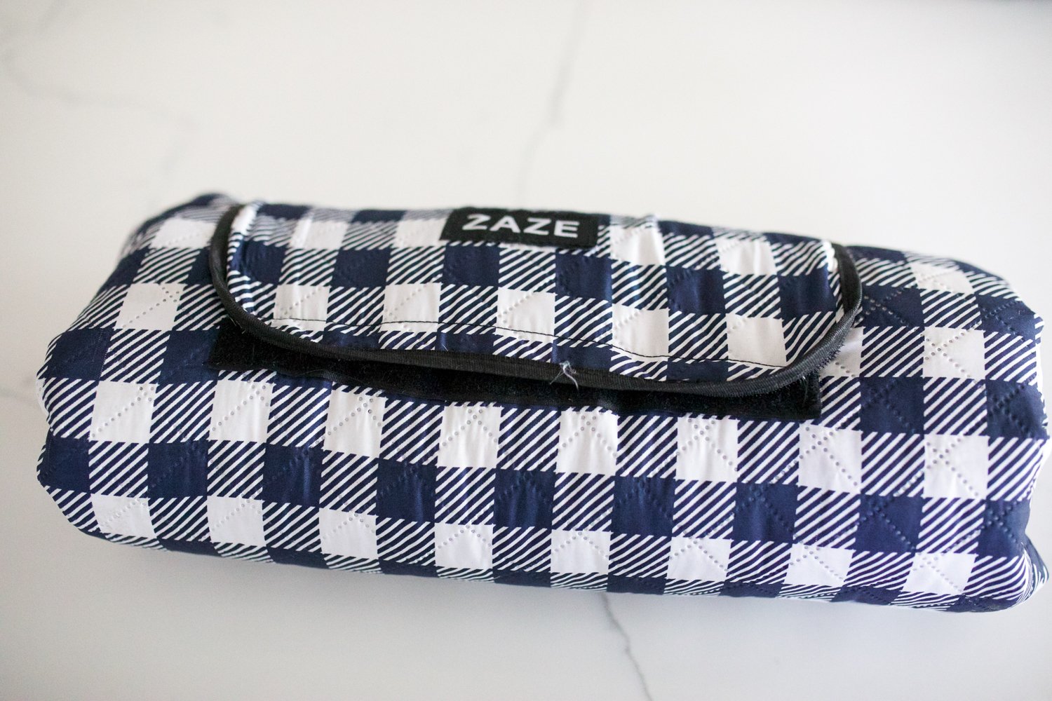 Foldable checkered picnic blanket