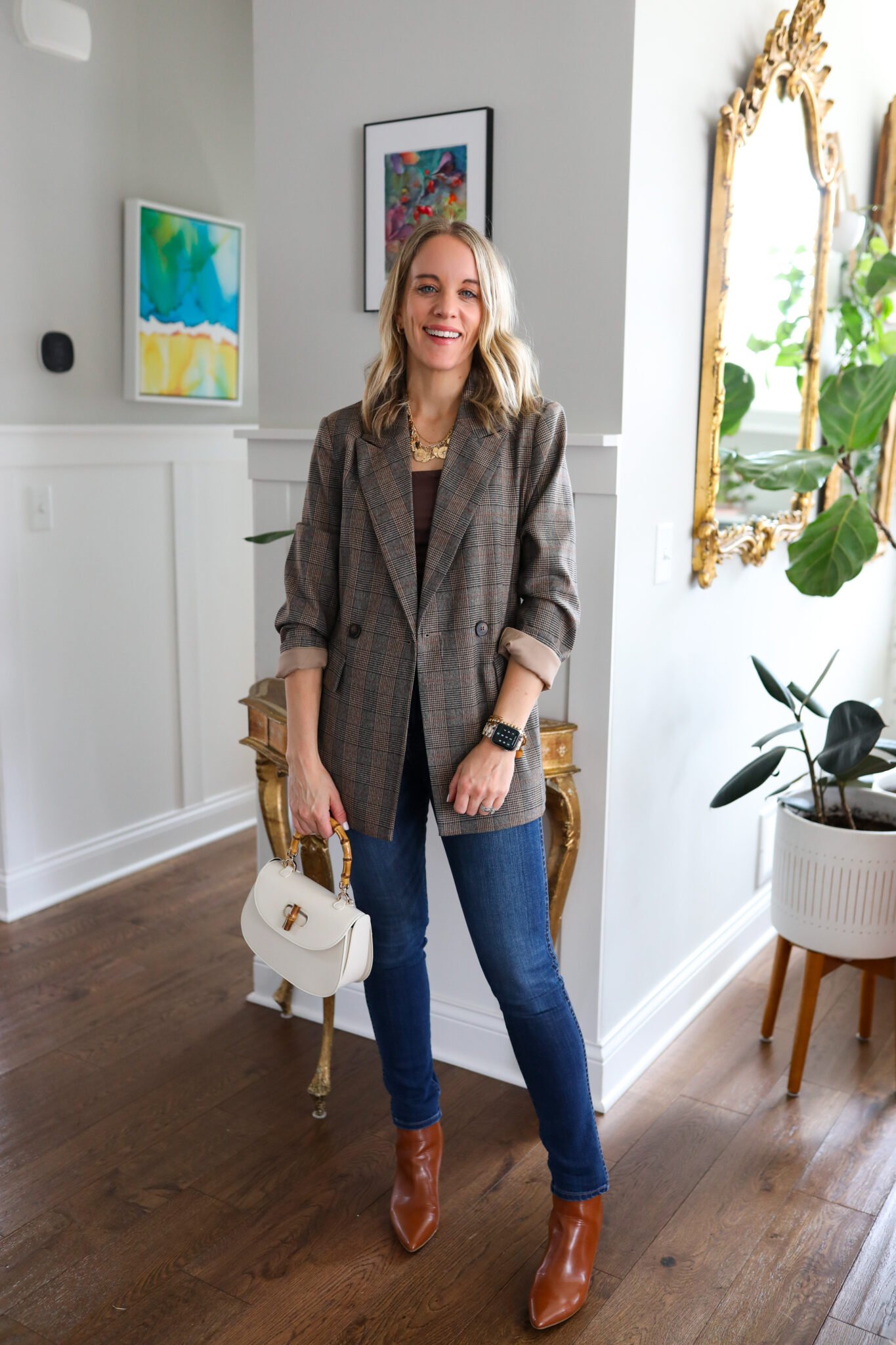 Woman wearing blazer with skinny jeans and brown booties
