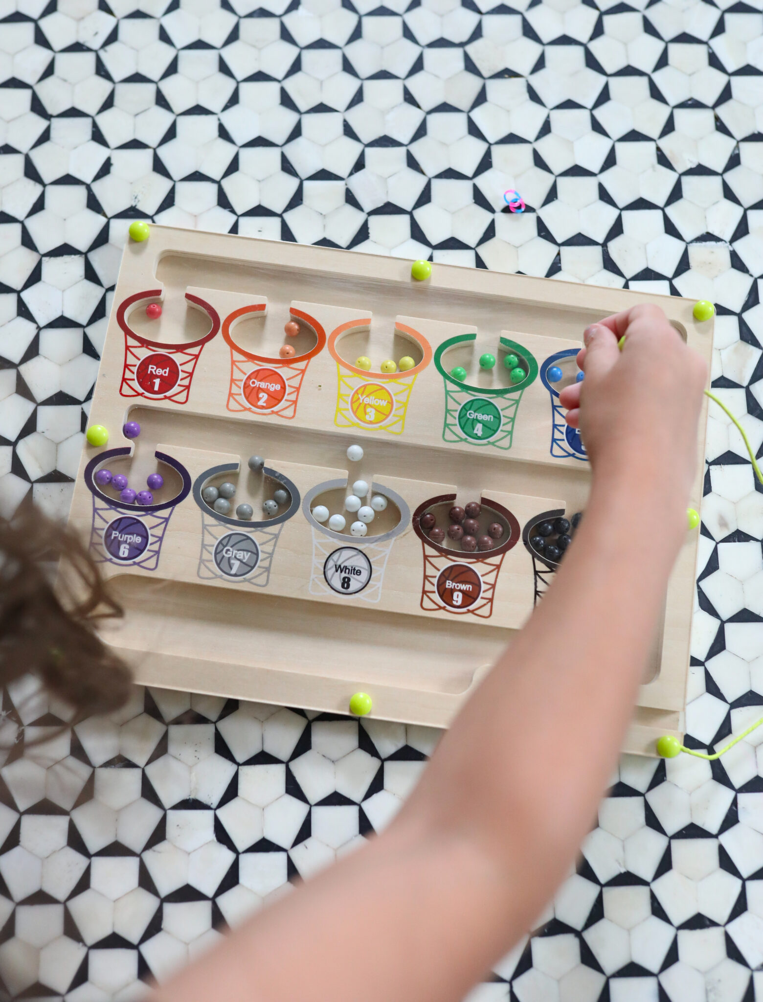 Kids enjoying the Magnetic Color & Number Maze Puzzle, practicing counting and color sorting with magnetic pieces. ( Screen-Free idea )
