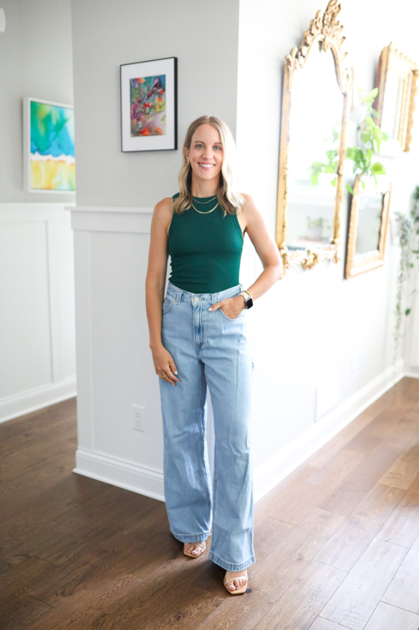 Jen wearing Levi's Jeans: Cinch baggy carpenter Jeans in a size 25 from the front